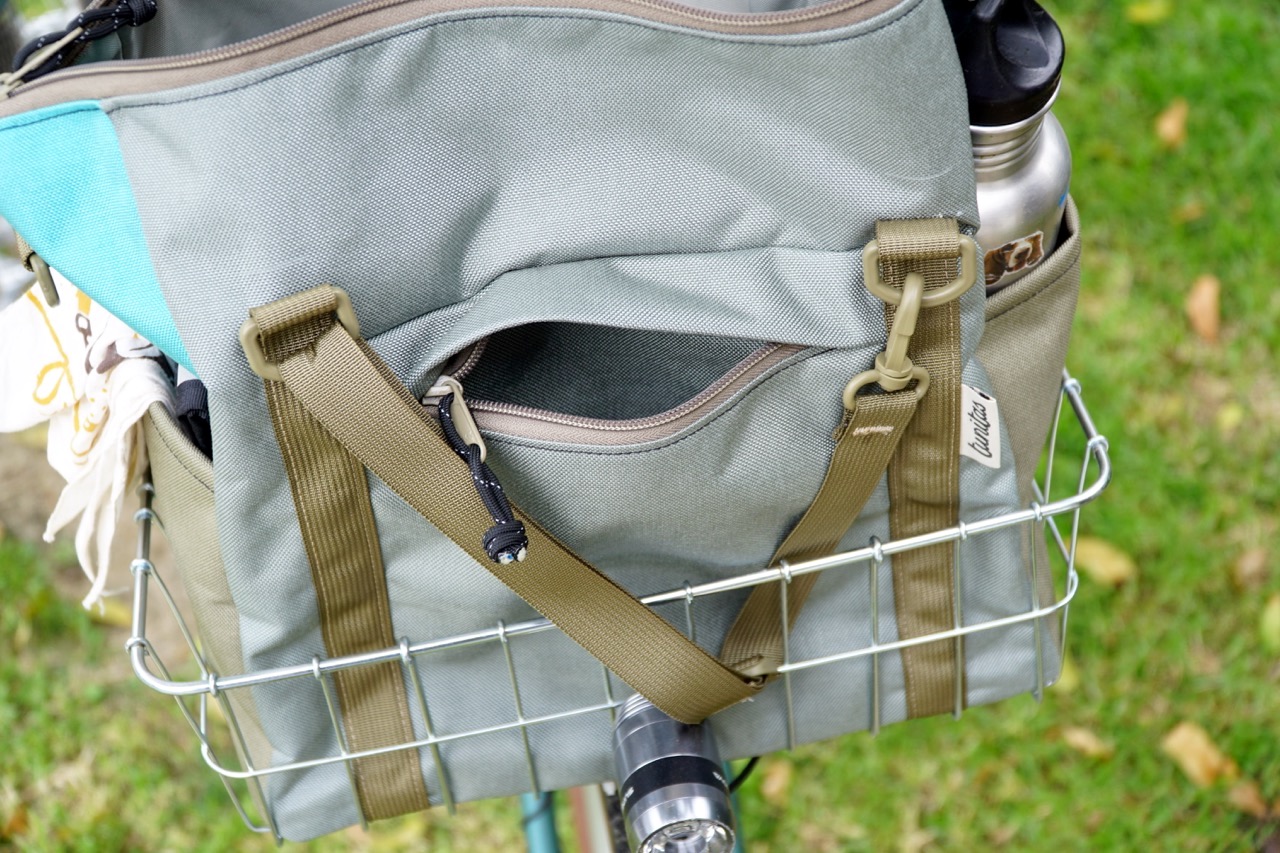 Tunitias Basket Tote front pocket