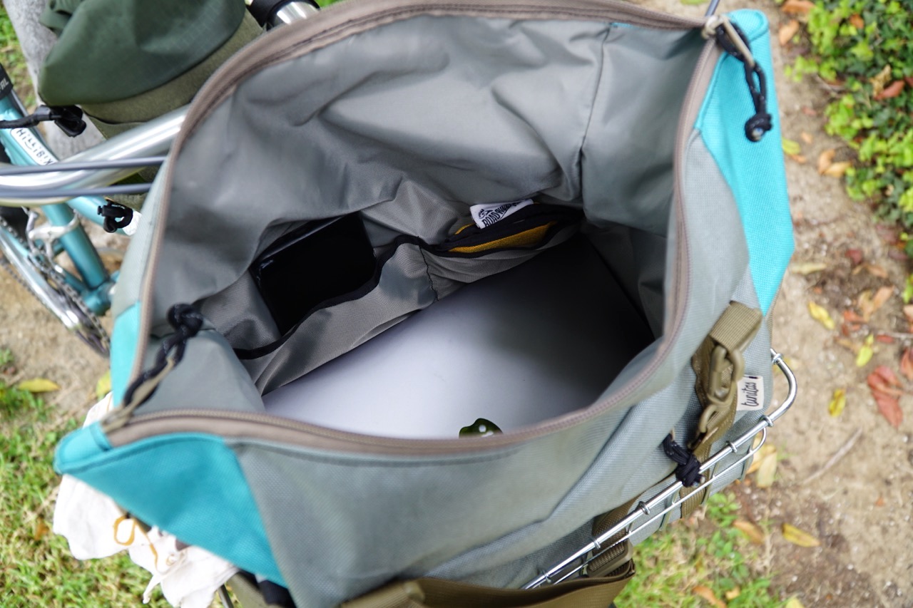 Tunitas Basket Tote inside pockets