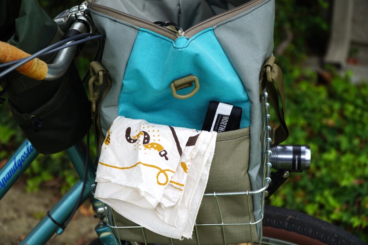 Tunitias Basket Tote side pocket