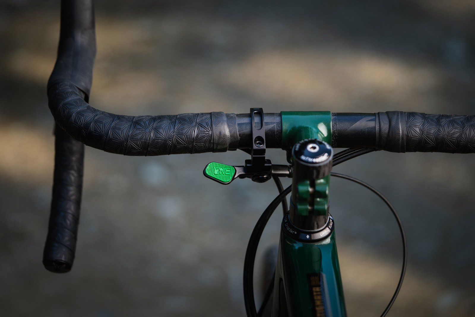 oneup dropper remote v3 with 31.8mm clamp for drop bar