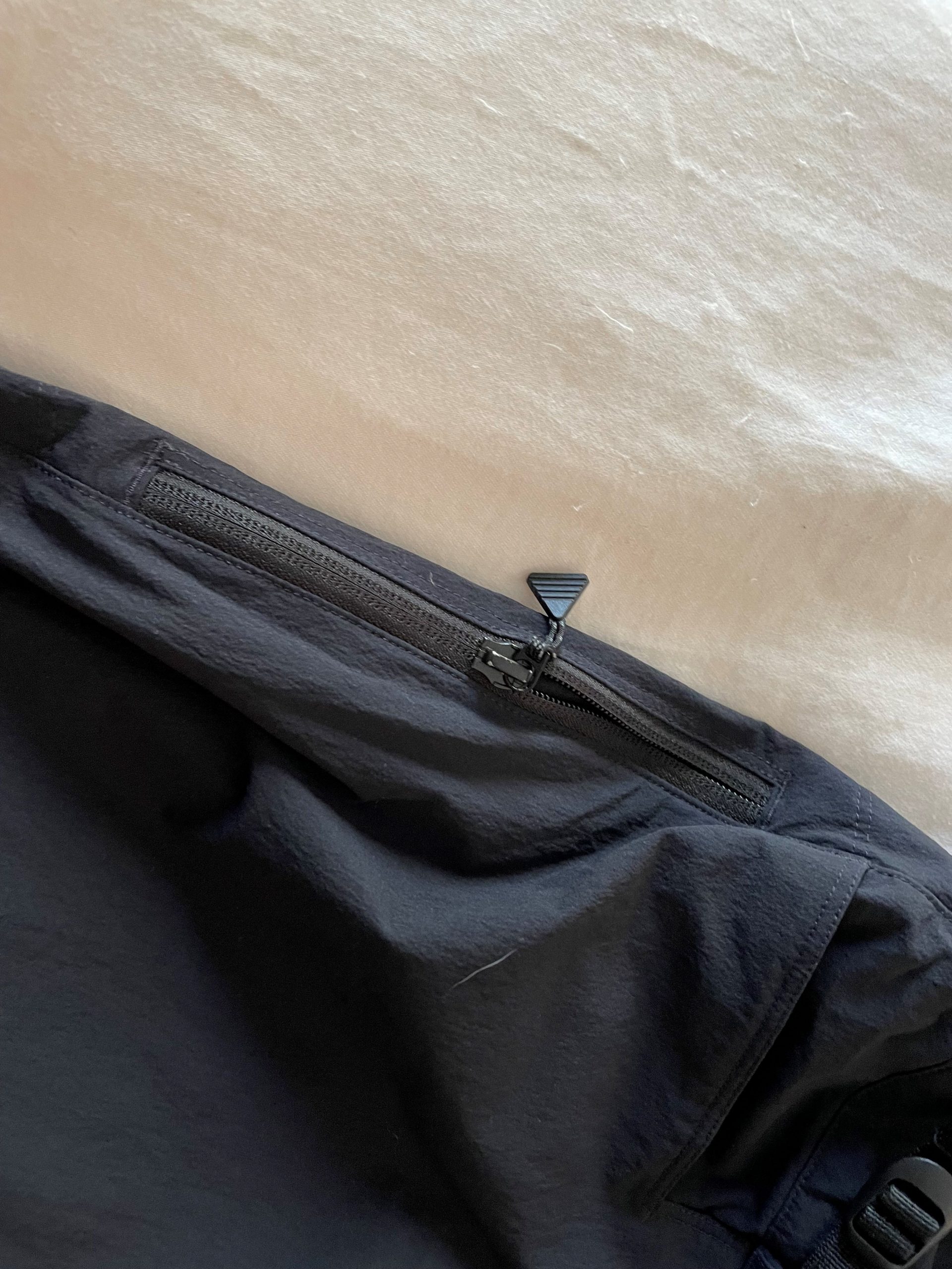 side zippered pocket